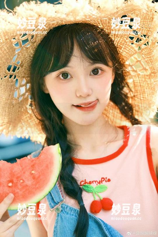 Joyce Lin2x 水手服高清大合集:Joyce Lin2x的海洋物语,带你领略少女心的波澜!.txt